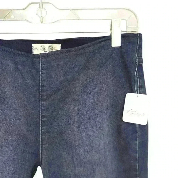 NWT We The Free High-Rise Bell Bottom Jeans - Picture 2 of 9